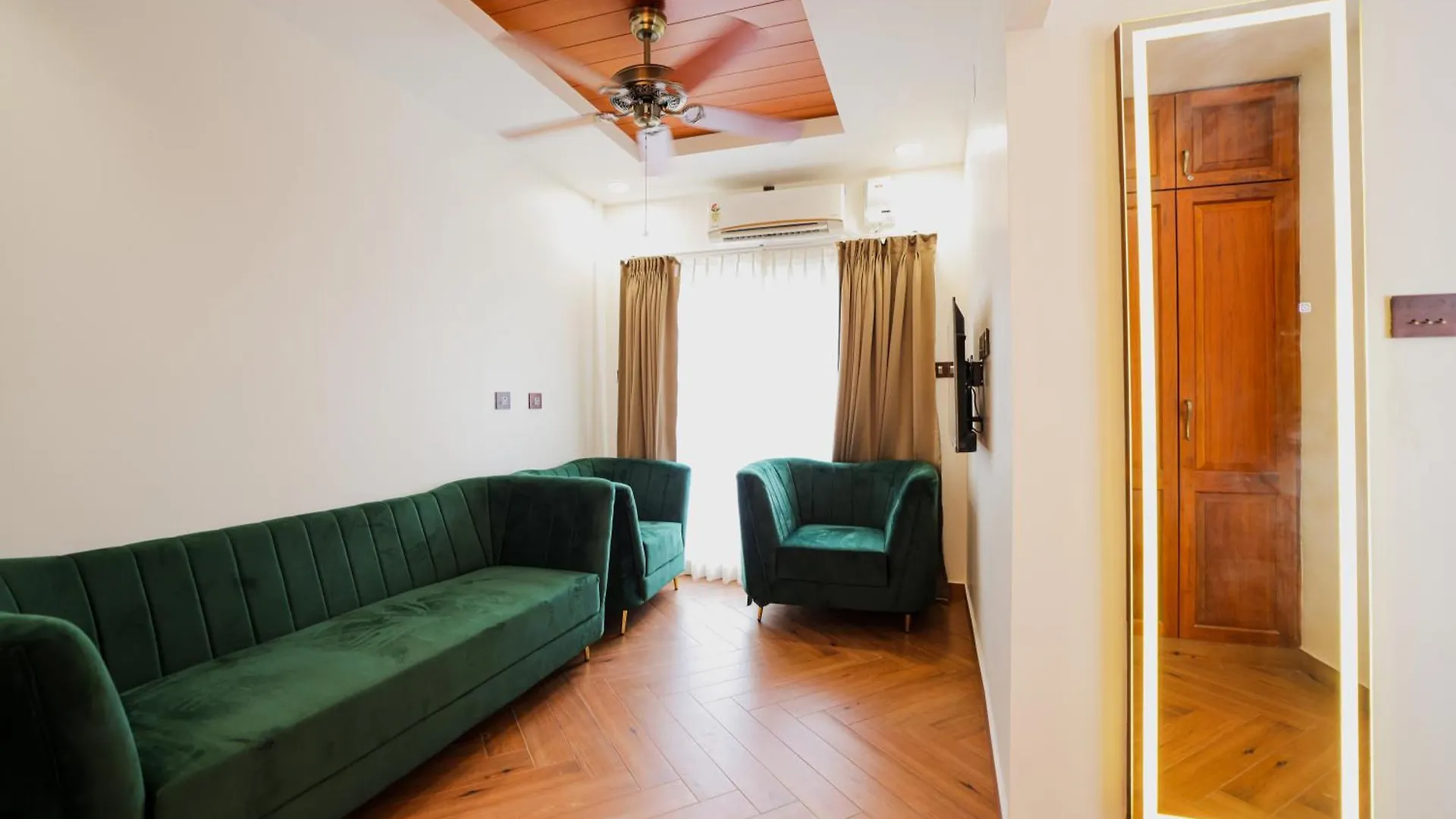 Отель The Lilly'S Stories Fort Kochi